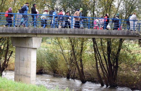 Migrants cross the Sultla river at the Croatia-Slovenia border on October 23, 2015 near the border town of Kljuc Brdovecki, Croatia Migrants cross the Sultla river at the Croatia-Slovenia border on October 23, 2015 near the border town of Kljuc Brdovecki, Croatia - Sputnik International