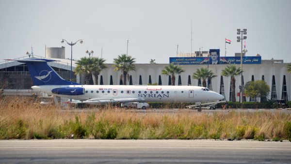 Russian Airlines jet at the airport in Latakia - Sputnik International