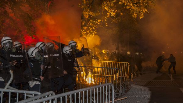 Riot police protect themselvs with shields during clashes with protesters in front of the parliament building in Podgorica, Montenegro, October 24, 2015. - Sputnik International