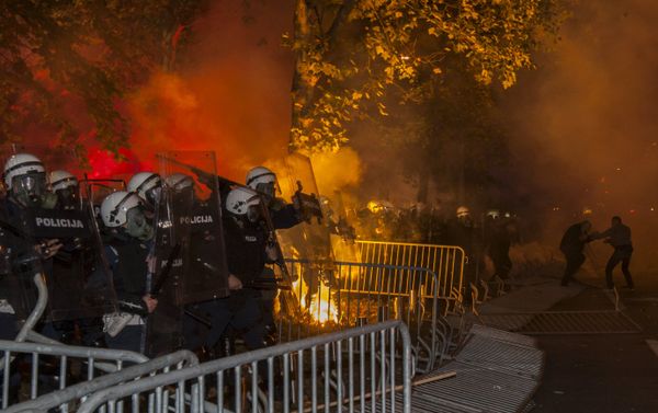 Riot police protect themselvs with shields during clashes with protesters in front of the parliament building in Podgorica, Montenegro, October 24, 2015. - Sputnik International