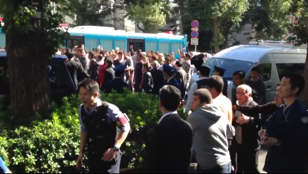 Clash between Turks and Kurds near the Turkish embassy in Tokyo Clash between Turks and Kurds near the Turkish embassy in Tokyo - Sputnik International
