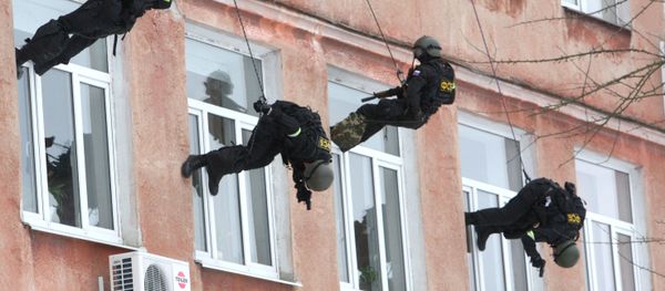 Law enforcement officers storm a building during a training session on neutralizing criminals and releasing hostages held at a comprehensive school Law enforcement officers storm a building during a training session on neutralizing criminals and releasing hostages held at a comprehensive school - Sputnik International
