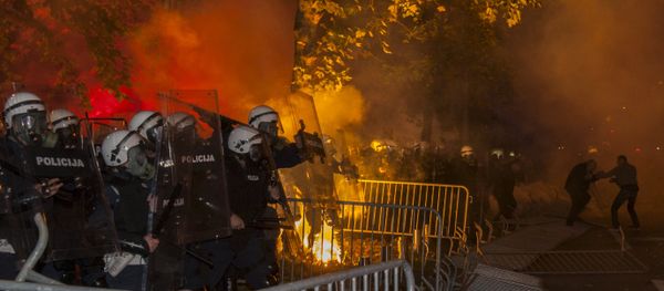 Riot police protect themselvs with shields during clashes with protesters in front of the parliament building in Podgorica, Montenegro, October 24, 2015. - Sputnik International