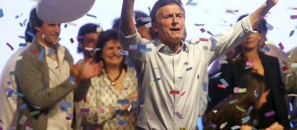 Mauricio Macri, presidential candidate of Cambiemos (Let's Change) coalition waves to his supporters after election in Buenos Aires, Argentina, October 25, 2015. Mauricio Macri, presidential candidate of Cambiemos (Let's Change) coalition waves to his supporters after election in Buenos Aires, Argentina, October 25, 2015. - Sputnik International