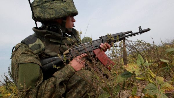 Paratrooper with Ak-47 Paratrooper with Ak-47 - Sputnik International
