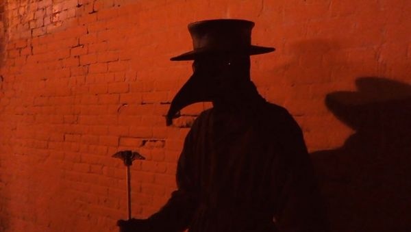 Plague Doctor Scare Prank  - Sputnik International