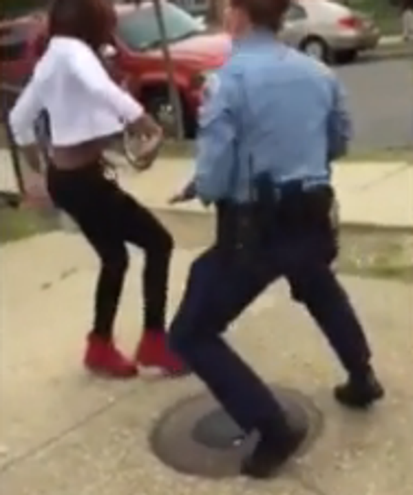 print screen, a D.C. cop breaks up group of teens - Sputnik International