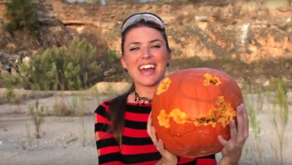 Precision Pumpkin Carving With A Gun - Sputnik International