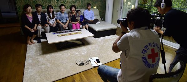 This photo taken on September 9, 2015 shows 72-year-old Ko Yong-Kyun (L-center), one of family members separated by the 1950-53 Korean War, posing with his family members during an interview by a Red Cross official at his home in Seoul This photo taken on September 9, 2015 shows 72-year-old Ko Yong-Kyun (L-center), one of family members separated by the 1950-53 Korean War, posing with his family members during an interview by a Red Cross official at his home in Seoul - Sputnik International