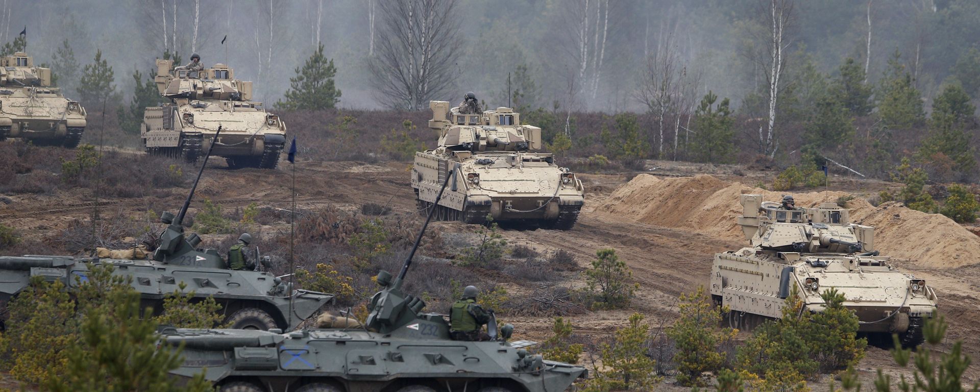 Soldiers from different NATO countries attend a military exercise 'Iron Sword 2014', at the Gaiziunu Training Range in Pabrade some 60km.(38 miles) north of the capital Vilnius, Lithuania, Thursday, Nov. 13, 2014 - Sputnik International, 1920, 29.07.2025