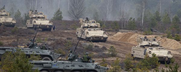 Soldiers from different NATO countries attend a military exercise 'Iron Sword 2014', at the Gaiziunu Training Range in Pabrade some 60km.(38 miles) north of the capital Vilnius, Lithuania, Thursday, Nov. 13, 2014 - Sputnik International