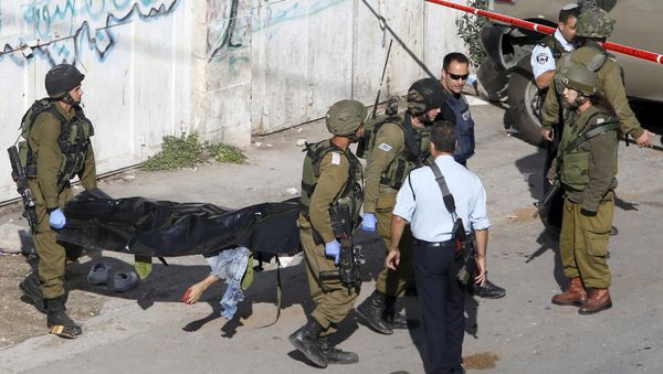 Israeli soldiers carry the body of a Palestinian, who Israeli police and army said stabbed a soldier, after he was shot by an Israeli policeman, in the West Bank old city of Hebron October 29, 2015 Israeli soldiers carry the body of a Palestinian, who Israeli police and army said stabbed a soldier, after he was shot by an Israeli policeman, in the West Bank old city of Hebron October 29, 2015 - Sputnik International
