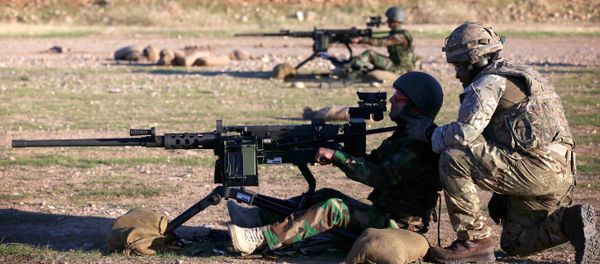 British military advisers instruct Kurdish Peshmerga fighters during a training session at a shooting range on the outskirts of Arbil, the capital of the autonomous Kurdish region of northern Iraq on November 5, 2014 British military advisers instruct Kurdish Peshmerga fighters during a training session at a shooting range on the outskirts of Arbil, the capital of the autonomous Kurdish region of northern Iraq on November 5, 2014 - Sputnik International