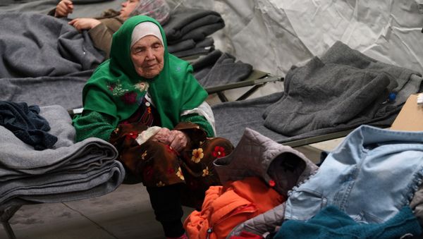 105-year old Afghan woman. Bibihal Uzbeki from Kunduz, Afghanistan, rests in Croatia's main refugee camp at Opatovac, Croatia, near the border with Serbia, Tuesday, Oct. 27, 2015 - Sputnik International