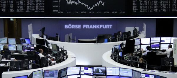 Traders are pictured at their desks in front of the DAX board at the stock exchange in Frankfurt, Germany, October 29, 2015 - Sputnik International