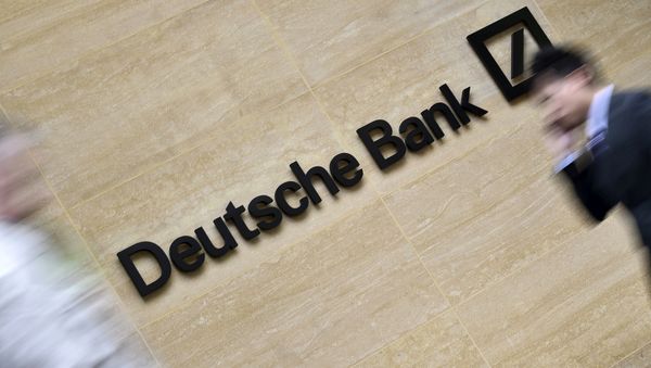 Workers walk past the London headquarters of Deutsche Bank in the City of London, Britain in this May 19, 2015 file photo Workers walk past the London headquarters of Deutsche Bank in the City of London, Britain in this May 19, 2015 file photo - Sputnik International