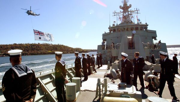 Sailors stand aboard Australia's HMAS Stuart on Friday, Sept. 10, 2004. - Sputnik International