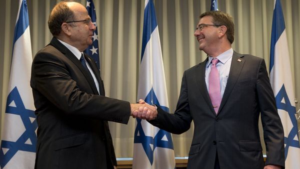 US Defense Secretary Ash Carter, right, and Israeli Defense Minister Moshe Ya'alon shake hands at Israel's Defense Force headquarters in Tel Aviv, Monday, July 20, 2015. - Sputnik International