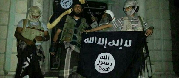 A picture taken with a mobile phone early on May 24, 2014 shows Al-Qaeda militants posing with Al-Qaeda flags in front of a museum in Seiyun, second Yemeni city of Hadramawt province, after launching a massive pre-dawn assault that killed at least 15 soldiers and police A picture taken with a mobile phone early on May 24, 2014 shows Al-Qaeda militants posing with Al-Qaeda flags in front of a museum in Seiyun, second Yemeni city of Hadramawt province, after launching a massive pre-dawn assault that killed at least 15 soldiers and police - Sputnik International