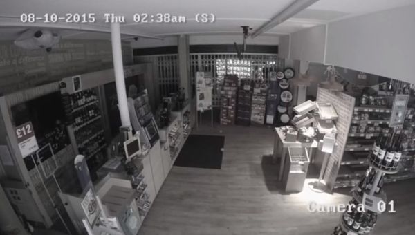 Spooky video shows 'poltergeist' hurling food off shelves in 'haunted' Co-op store - Sputnik International