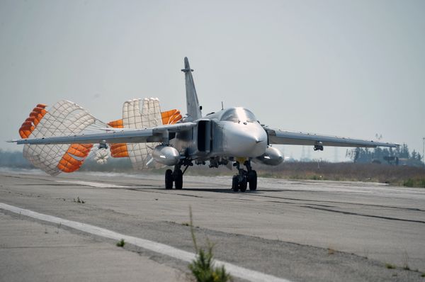 Russian aircract at Hmeimim Air Base in Syria - Sputnik International