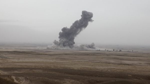 Smoke rises after an airstrikes from the U.S.-led coalition against Islamic State militants on the outskirts of Kirkuk September 30, 2015 - Sputnik International