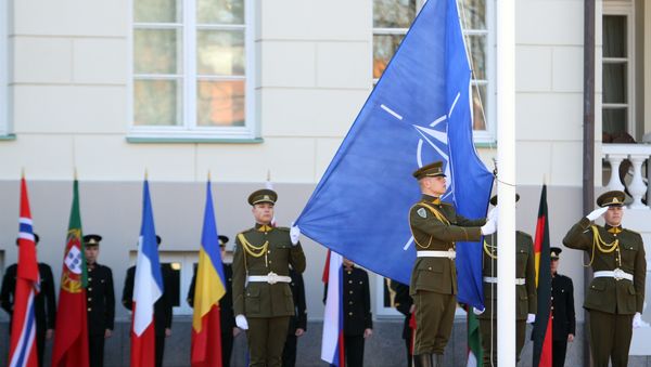Lithuanian soldiers raise the NATO and Lithuanian flags during a ceremony to mark the 10th anniversary of Lithuania joining the NATO military alliance, in Vilnius on March 29, 2014. Lithuanian soldiers raise the NATO and Lithuanian flags during a ceremony to mark the 10th anniversary of Lithuania joining the NATO military alliance, in Vilnius on March 29, 2014. - Sputnik International