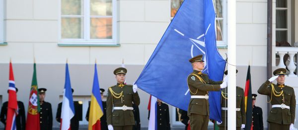 Lithuanian soldiers raise the NATO and Lithuanian flags during a ceremony to mark the 10th anniversary of Lithuania joining the NATO military alliance, in Vilnius on March 29, 2014. - Sputnik International