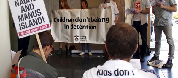 A group of around twenty protesters occupy Australian Prime Minister Malcolm Turnbull's electoral office, demanding the end to the policy of offshore detention of asylum seekers, in the Sydney suburb of Edgecliff, Australia, October 14, 2015 A group of around twenty protesters occupy Australian Prime Minister Malcolm Turnbull's electoral office, demanding the end to the policy of offshore detention of asylum seekers, in the Sydney suburb of Edgecliff, Australia, October 14, 2015 - Sputnik International