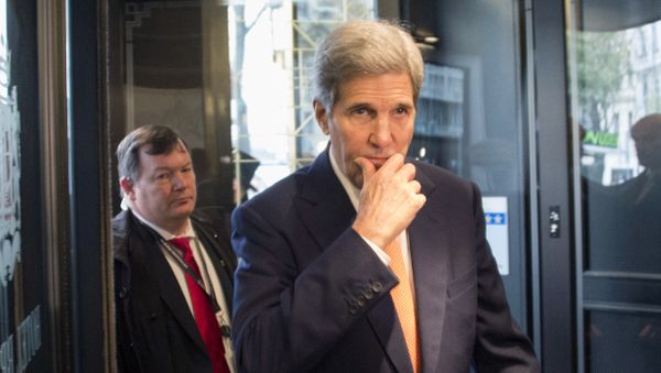 US Secretary of State John Kerry arrives for the meeting with the foreign ministers as part of talks with 17 nations, the European Union and United Nations at Bristol hotel on October 30, 2015 in Vienna, Austria US Secretary of State John Kerry arrives for the meeting with the foreign ministers as part of talks with 17 nations, the European Union and United Nations at Bristol hotel on October 30, 2015 in Vienna, Austria - Sputnik International