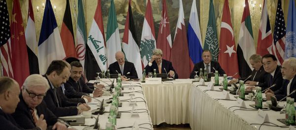 Egyptian Foreign Minister Sameh Shoukry (L), German Foreign Minister Frank Walter Steinmeier (2ndL), UN Special Envoy for Syria Staffan de Mistura (7thL), US Secretary of State John Kerry (5thR), Russian Foreign Minister Sergei Lavrov (4thR), Vice Minister of Foreign Affairs Li Baodong (2ndR) and Iranian Foreign Minister Javad Zarif (R) wait before a meeting with 17 nations, the European Union and United Nations at the Hotel Imperial on October 30, 2015 in Vienna, Austria - Sputnik International