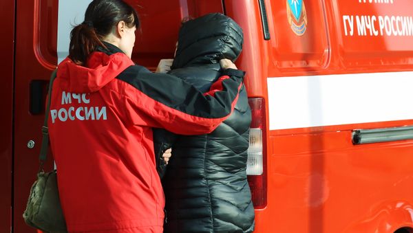 An Emergencies Ministry counselor helps a relative of Flight 9268 passengers at Pulkovo airport, the destination of the Kogalymavia Airlines Airbus A321 en route from Sharm el-Sheikh - Sputnik International