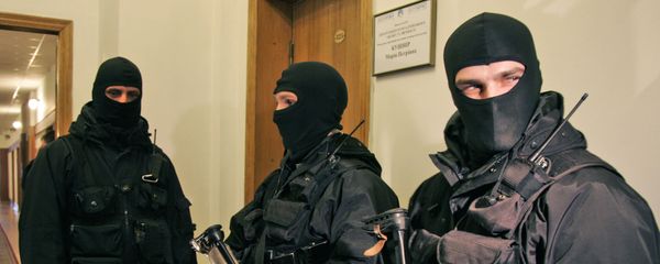 Ukrainian national security service armed agents. File photo - Sputnik International