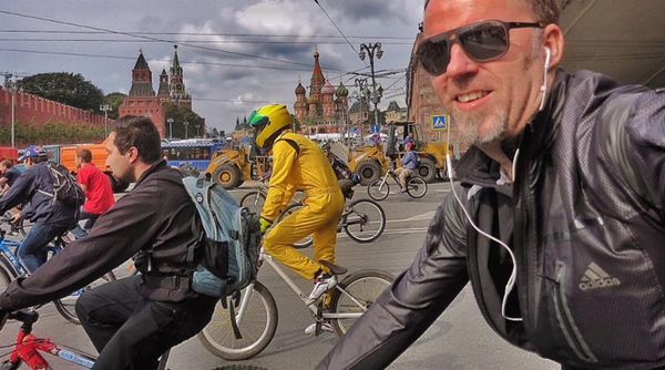 Mattin in a biking event in Moscow; the Kremlin in the background. Mattin in a biking event in Moscow; the Kremlin in the background. - Sputnik International