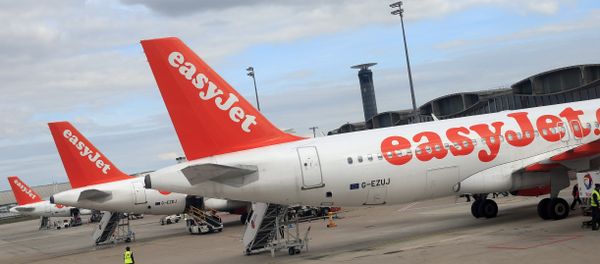 Airbus A 320 airplanes from low cost airline EasyJet are parked at Paris Roissy Charles de Gaulle airport in Roissy en France, north of Paris on April 29, 2013 - Sputnik International