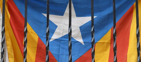 An estelada flag (Catalan separatist flag) is seen through the bars of a balcony in Barcelona, Spain, October 27, 2015 An estelada flag (Catalan separatist flag) is seen through the bars of a balcony in Barcelona, Spain, October 27, 2015 - Sputnik International