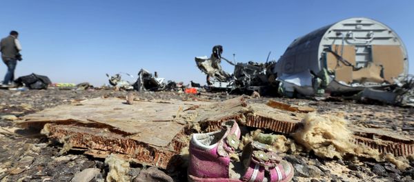 A child's shoe is seen in front of debris from a Russian airliner which crashed at the Hassana area in Arish city, north Egypt, November 1, 2015 A child's shoe is seen in front of debris from a Russian airliner which crashed at the Hassana area in Arish city, north Egypt, November 1, 2015 - Sputnik International