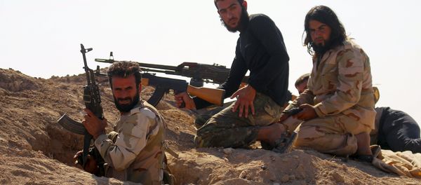 Rebel fighters carry their weapons as they take positions in the town of Kafr Nabudah, in Hama province, Syria, on which forces loyal to Syria's President Bashar al-Assad are carrying out offensives to take control of the town, October 11, 2015 Rebel fighters carry their weapons as they take positions in the town of Kafr Nabudah, in Hama province, Syria, on which forces loyal to Syria's President Bashar al-Assad are carrying out offensives to take control of the town, October 11, 2015 - Sputnik International