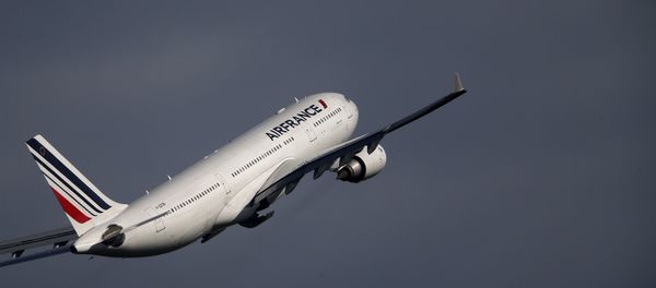 An Air France Airbus A320 aircraft takes off at the Charles de Gaulle International Airport in Roissy, near Paris. - Sputnik International