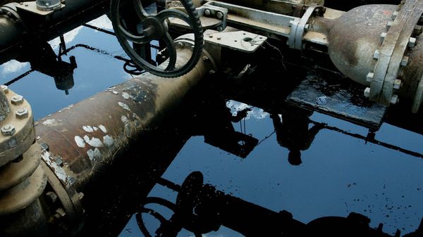 Turkey is complicit in funding the Islamic State militant group through purchase on the territory of Turkey of crude oil stolen from fields captured by ISIL Turkey is complicit in funding the Islamic State militant group through purchase on the territory of Turkey of crude oil stolen from fields captured by ISIL - Sputnik International