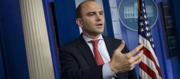 White House Deputy National Security Advisor Ben Rhodes speaks to reporters. - Sputnik International