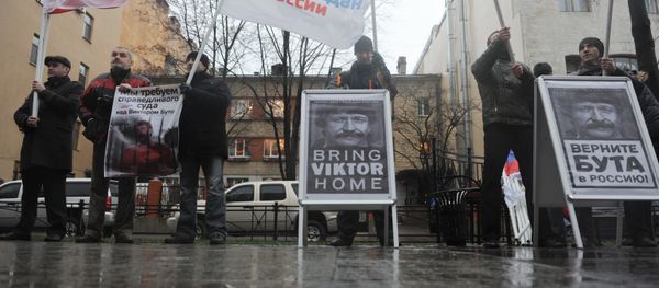 Picketing US consular office to return convicted Russian businessman Viktor Bout home - Sputnik International