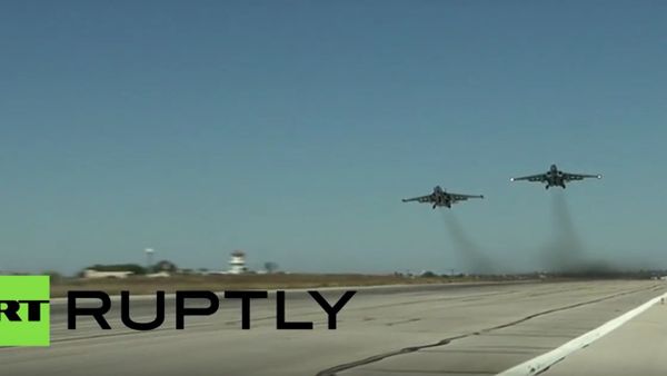 Russian Sukhoi jets set off from Latakia base to target ISIS positions. - Sputnik International