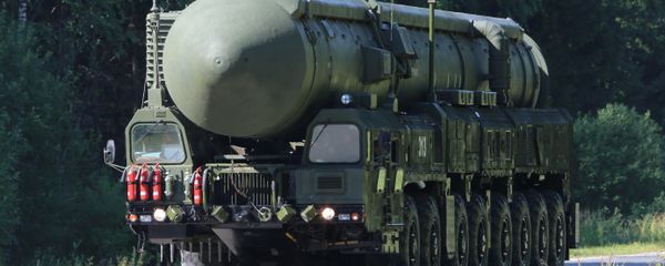 Sergei Shoigu inspects Teykovo Guards Missile Division and Yars land-based mobile missile system - Sputnik International