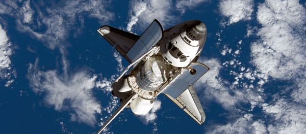 This handout provided by NASA, backdropped by a blue and white Earth, shows US Space Shuttle Discovery approaching the International Space Station during STS-120 rendezvous and docking operations 25 October 2007 This handout provided by NASA, backdropped by a blue and white Earth, shows US Space Shuttle Discovery approaching the International Space Station during STS-120 rendezvous and docking operations 25 October 2007 - Sputnik International