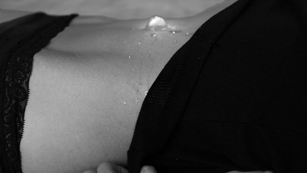Ice cube on skin - Sputnik International