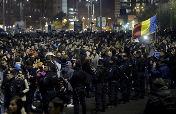 How Did a Heavy Metal Band’s Pyrotechnic Show Lead to the Downfall of Romania’s Prime Minister? How Did a Heavy Metal Band’s Pyrotechnic Show Lead to the Downfall of Romania’s Prime Minister? - Sputnik International
