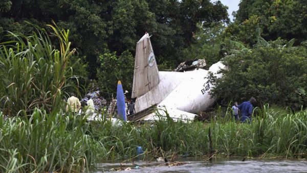 Officials investigate the wreckage of a cargo airplane that crashed after take-off near Juba Airport in South Sudan November 4, 2015 Officials investigate the wreckage of a cargo airplane that crashed after take-off near Juba Airport in South Sudan November 4, 2015 - Sputnik International