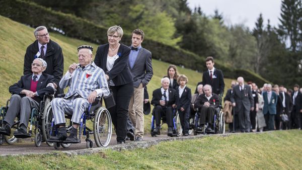 Holocaust survivors and French President Francois Hollande with a European delegation walk during their visit to the former Nazi concentration camp in Natzwiller-Struthof, eastern France, on Sunday April 26 2015. Holocaust survivors and French President Francois Hollande with a European delegation walk during their visit to the former Nazi concentration camp in Natzwiller-Struthof, eastern France, on Sunday April 26 2015. - Sputnik International