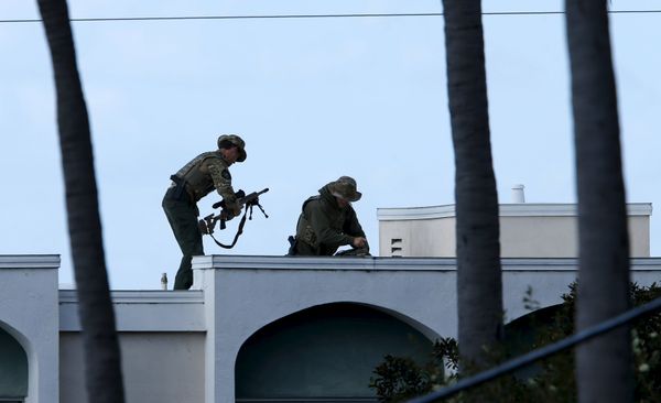 SWAT team officers set up their position at the scene of an active shooting with a suspect with a high powered rifle in the Bankers Hills section of San Diego, California, November 4, 2015. SWAT team officers set up their position at the scene of an active shooting with a suspect with a high powered rifle in the Bankers Hills section of San Diego, California, November 4, 2015. - Sputnik International